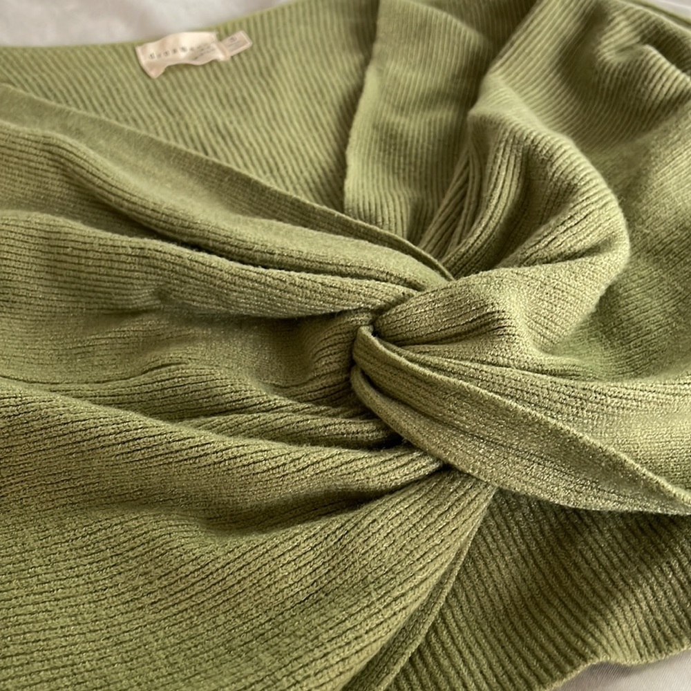 Criss Cross Cropped Knit Sweater - Picture 2 of 8